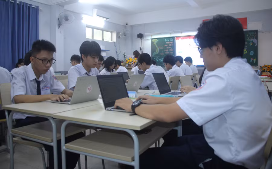 Tiết học Google của học sinh Trường THPT Phú Nhuận (quận Phú Nhuận, TPHCM). Ảnh: M.A