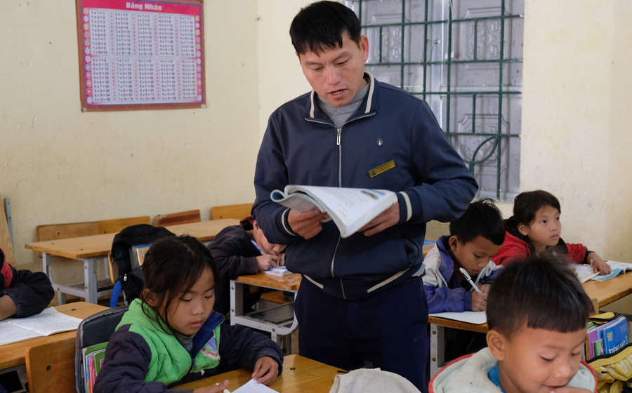10 năm sau ngày lấy vợ, Sùng A Chai đã trở thành thầy giáo.