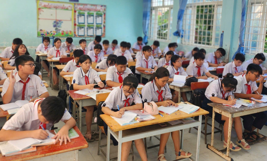 Giờ học của học sinh Trường THCS Nguyễn Hiền (Quận 12). Ảnh: M.A