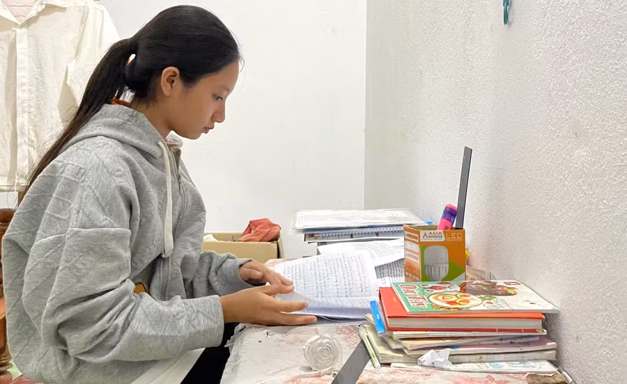 Mến học tiếng Nhật chuẩn bị cho hành trình xuất khẩu lao động để lo toan cho gia đình.