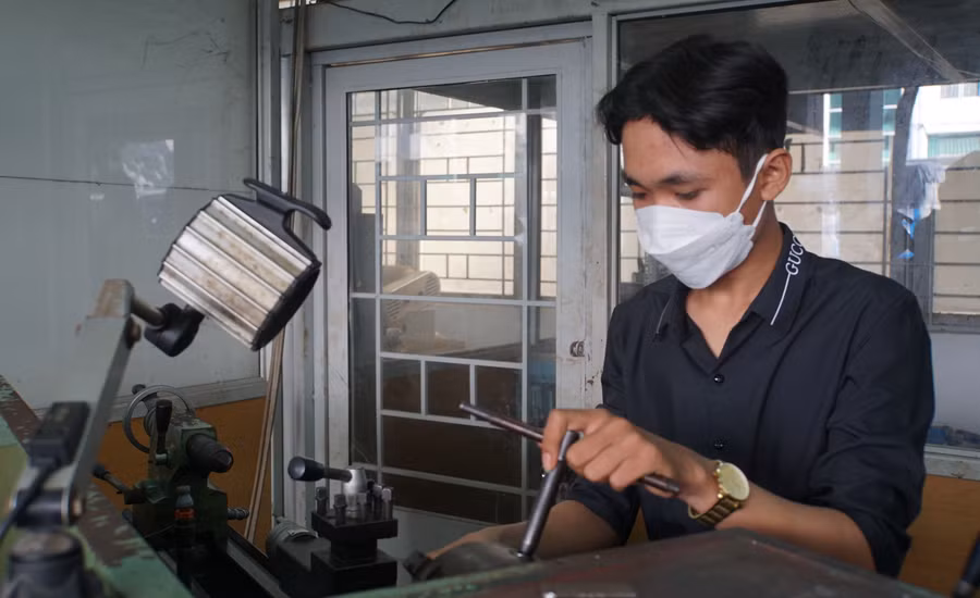 Giờ thực hành tại Trung tâm Giáo dục nghề nghiệp - Giáo dục thường xuyên Nhà Bè (TPHCM). Ảnh: Lê Nam