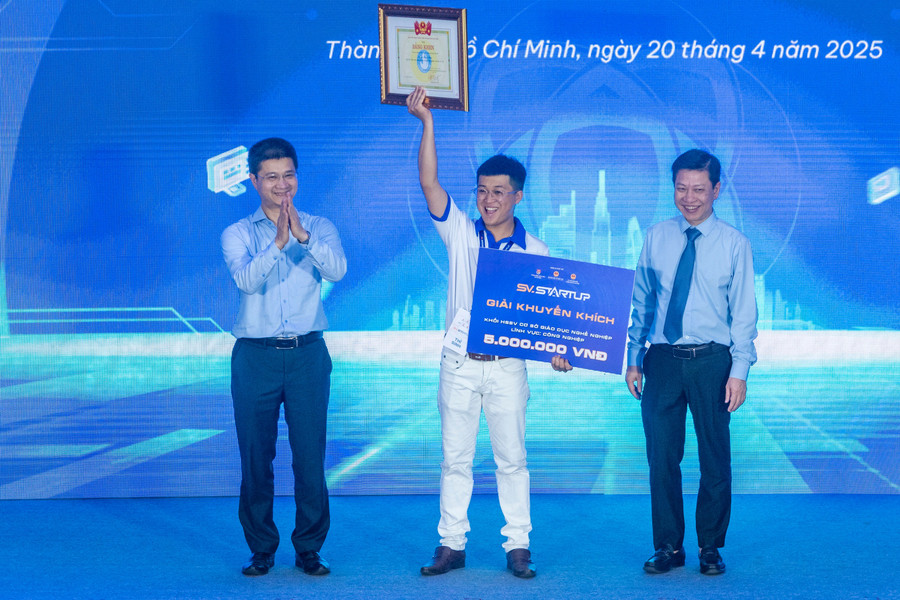 Một đơn vị thuộc khối cơ sở giáo dục nghề nghiệp được khen thưởng tại cuộc thi “Học sinh, sinh viên với ý tưởng khởi nghiệp” (SV-STARTUP) lần thứ VII. Ảnh: Lê Nam ap-luc-phai-thay-doi-2.jpg
