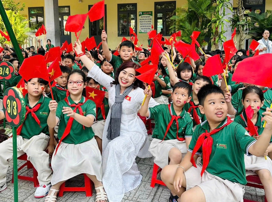 Hoạt động trải nghiệm của cô và trò Trường Tiểu học Lê Đình Chinh (Hòa Cường, TP Đà Nẵng). Ảnh: PV tap-trung-on-dinh-doi-ngu-1.jpg