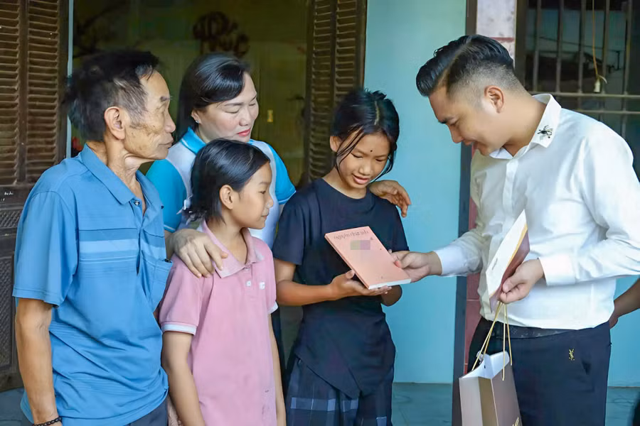 Anh Dũng là cha đỡ đầu của 138 em nhỏ mồ côi.