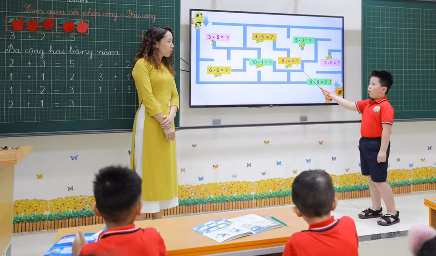 Cô trò Trường Tiểu học Kim Đồng (Ba Đình, Hà Nội). Ảnh: Phòng GD&ĐT Ba Đình (Hà Nội)