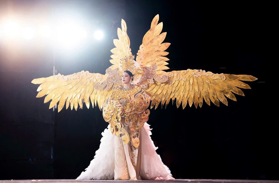 Bộ thiết kế “Lá Phượng Hoàng” của Đăng Khoa từ lúc còn học THPT. Ảnh: NVCC 