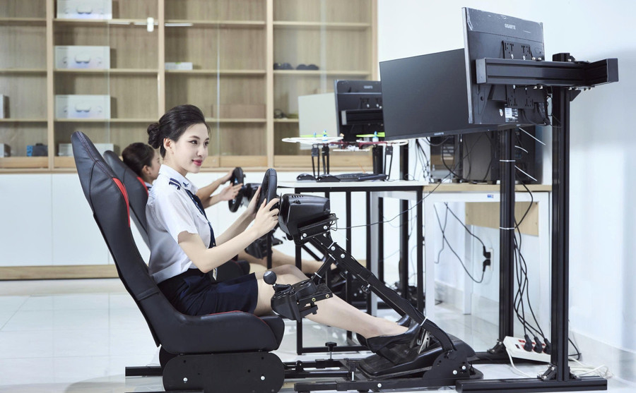 Sinh viên Học viện Hàng không Việt Nam (TPHCM). Ảnh: Lâm Ngọc