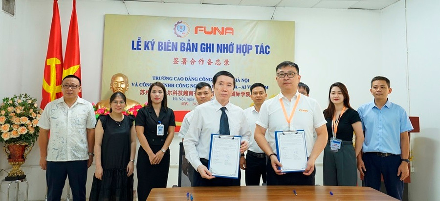 Hoạt động ký kết hợp tác giữa lãnh đạo Trường Cao đẳng Công Thương Hà Nội với đối tác nước ngoài. Ảnh: Khôi Nguyên du-hoc-nghe-cho-sinh-vien-1.jpg