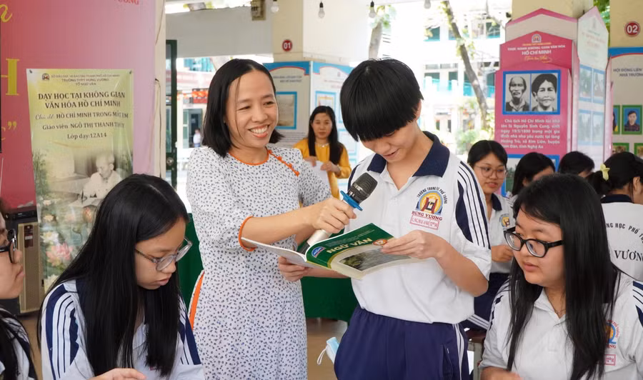 Giờ học của học sinh lớp 12, Trường THPT Bình Tân. Ảnh: NTCC