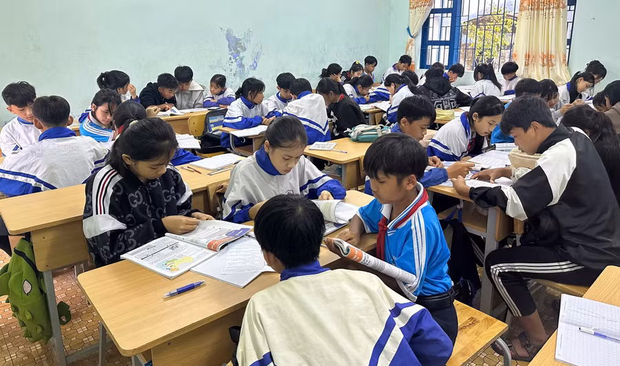 Giờ học phân môn Lịch sử của học sinh Trường THCS Nguyễn Trãi (huyện M’Drắk, Đắk Lắk). Ảnh: NVCC
