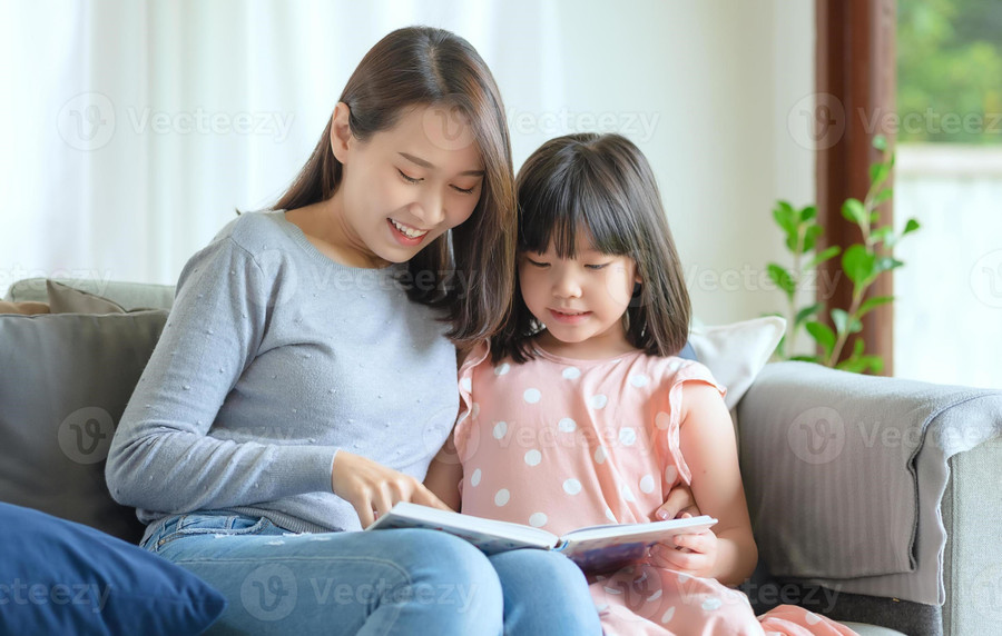 Phụ huynh cần thường xuyên trao đổi với giáo viên để nắm bắt tình hình học tập của con ở trường. Ảnh minh họa: ITN. chung-tay-vi-tuong-lai-con-tre3.jpg