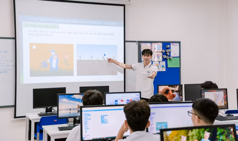 Giờ Tin học tại Trường Phổ thông liên cấp Phenikaa. Ảnh: NTCC