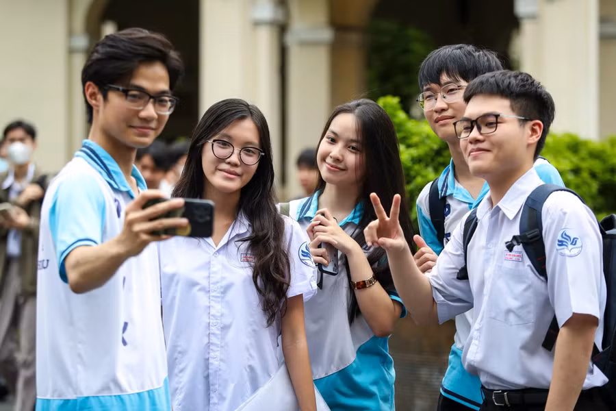 Thí sinh sau môn Ngữ văn Kỳ thi tốt nghiệp THPT 2025. Ảnh minh họa: INT