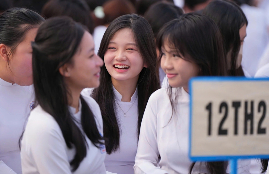 Học sinh lớp 12 tại TPHCM trong ngày khai giảng năm học 2025 - 2026. Ảnh minh họa: INT van-hoc-gan-ket-nang-luc1.jpg
