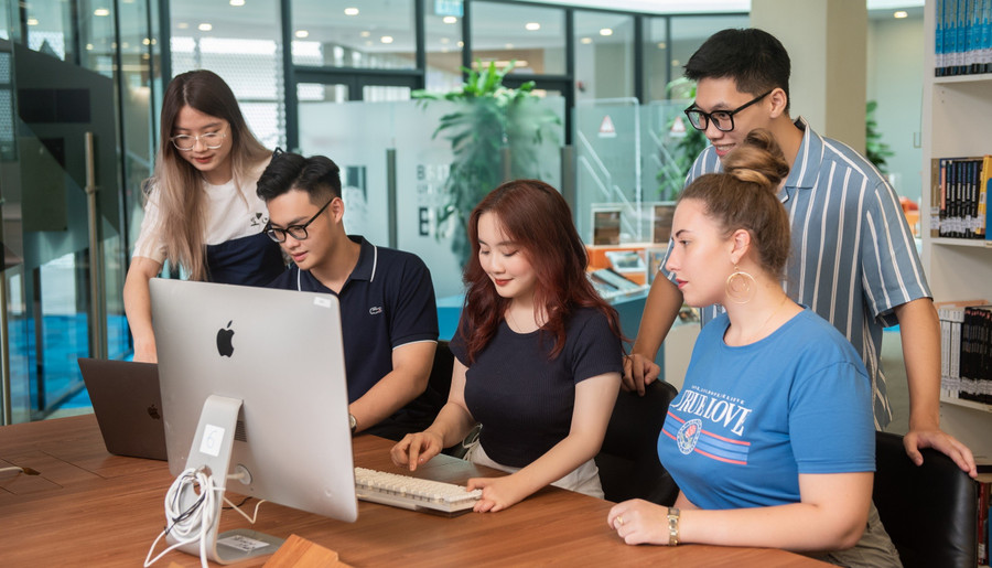 Sinh viên Trường Đại học Anh Quốc Việt Nam. Ảnh: NTCC