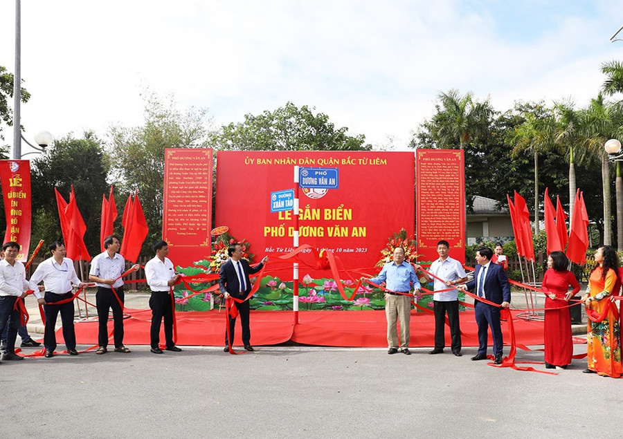 Tên tuổi danh nhân Dương Văn An đã được chọn đặt cho một con phố ở Hà Nội từ năm 2023. Ảnh: Trần Siêu. vi-dai-khoa-va-khat-vong-khac-hoa-ban-sac-vung-dat-o-chau-1.jpg