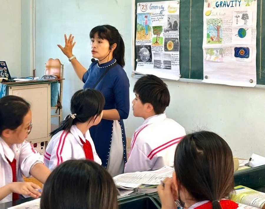 Tiết dạy tiếng Anh tại Trường THCS Thực hành Sư phạm Lý Tự Trọng (Quảng Ngãi). Ảnh: Nguyễn Dung tieng-anh-trong-truong-hoc-2-8185.jpg