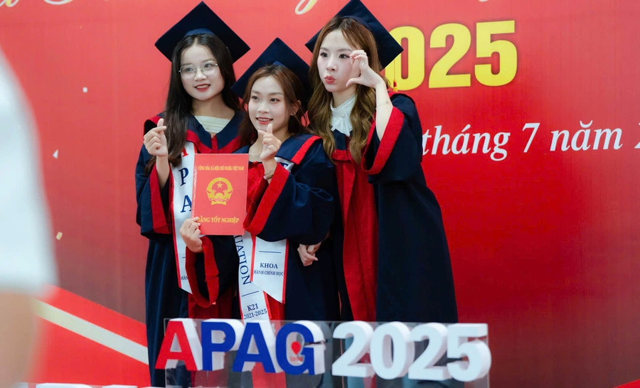 Sinh viên Học viện Hành chính và Quản trị công. 