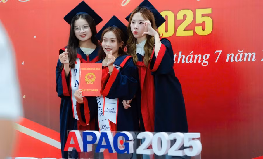 Sinh viên Học viện Hành chính và Quản trị công. 