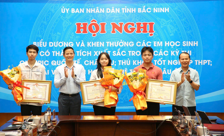 giao-duc-dong-luc-phat-trien-kinh-te-xa-hoi-2.jpg