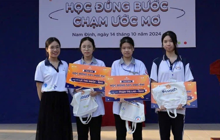 Học sinh Trường THPT Mỹ Tho (Nam Định) trong một hoạt động tư vấn hướng nghiệp tại trường. Ảnh: Đình Tuệ tao-da-tu-chinh-sach-6.jpg