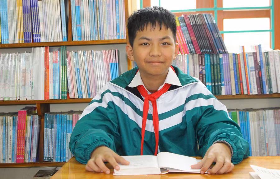 Niềm đam mê đọc sách đã giúp Bảo Long vui vẻ, hướng tới những điều tích cực. Ảnh: Phương Hồ