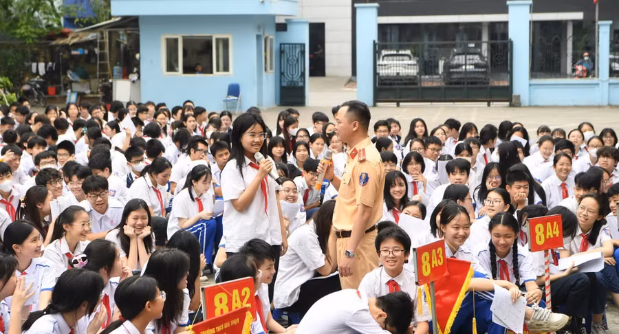 Học sinh Trường THCS Gia Thụy (Long Biên, Hà Nội). Ảnh: Vân Anh