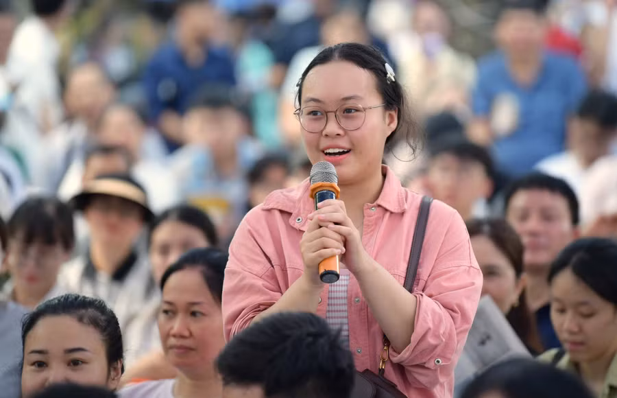 Tại ngày hội lựa chọn nguyện vọng năm 2025, nhiều thí sinh quan tâm đến tuyển sinh ngành sư phạm. Ảnh minh họa: Nam Trần