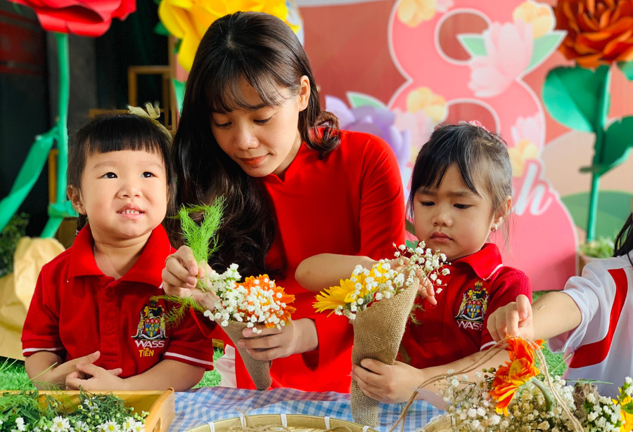 Cha mẹ và thầy cô, cần đủ dịu dàng để chờ con đi chậm, sẽ thấy điều kỳ diệu. Ảnh minh họa: ITN