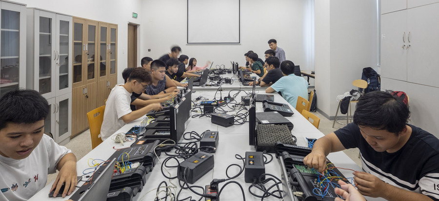 Phòng thực hành điện tử Trường Đại học Việt Đức. Ảnh: VGU