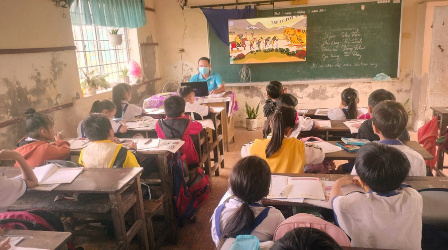 Nhiều điểm trường ở Cà Mau không đủ điều kiện cơ sở vật chất tổ chức dạy 2 buổi/ngày và bán trú. Ảnh: QM