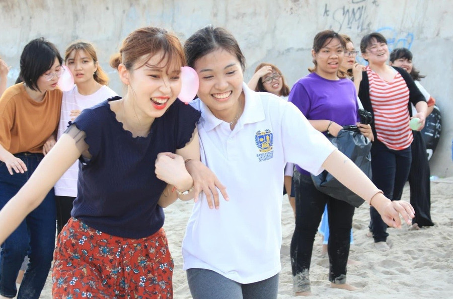Trường học không chỉ là nơi dạy chữ, mà còn cần là nơi dạy trẻ cách ứng xử, làm việc, sẻ chia và cảm nhận. Ảnh: Trường Đại học Bà Rịa - Vũng Tàu.