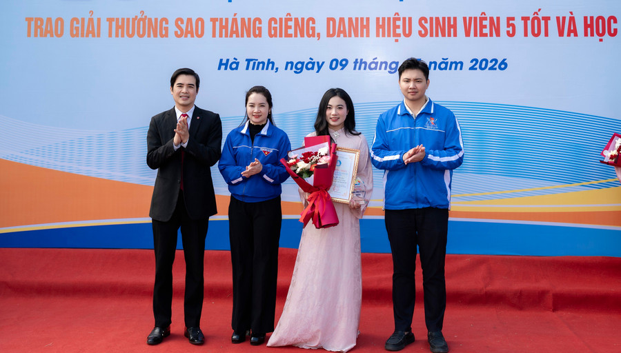 sao-thang-gieng-tren-giang-duong-su-pham-2.jpg