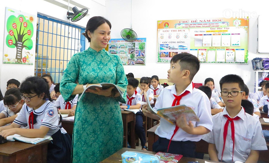 Cô trò Trường Tiểu học Vĩnh Nguyên 1 (phường Nha Trang, Khánh Hòa). Ảnh minh họa: INT