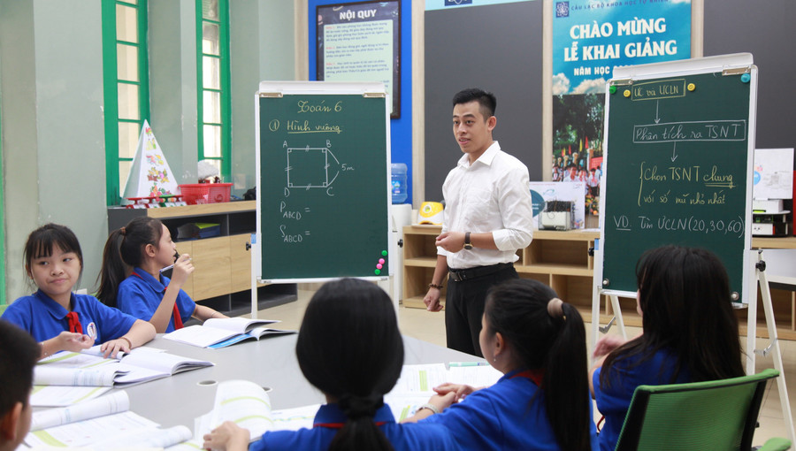 Thầy trò Trường THCS Trưng Vương (Hoàn Kiếm, Hà Nội). Ảnh: TG