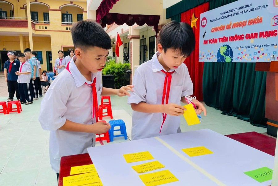 Học sinh Trường THCS Thanh Xuân (Nội Bài, Hà Nội) trong giờ tuyên truyền về an toàn trên không gian mạng. Ảnh: NTCC bao-ve-du-lieu-ca-nhan-nguoi-hoc-2.jpg