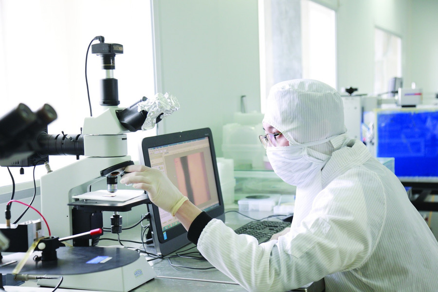 Hoạt động nghiên cứu khoa học ở Đại học Quốc gia Hà Nội. Ảnh: VNU huong-toi-dai-hoc-tinh-hoa-1.jpg