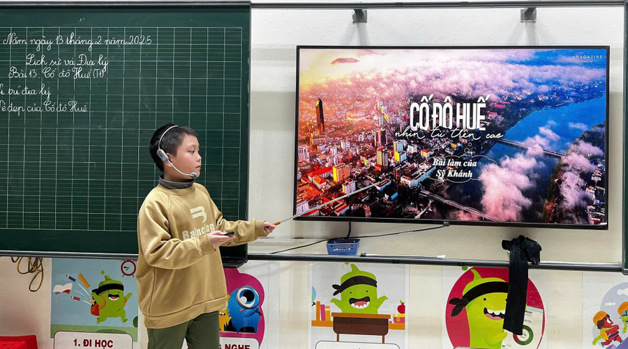 Học sinh Trường Tiểu học Kim Đồng (quận Ba Đình) tự tin trong ứng dụng, sử dụng công nghệ thông tin.