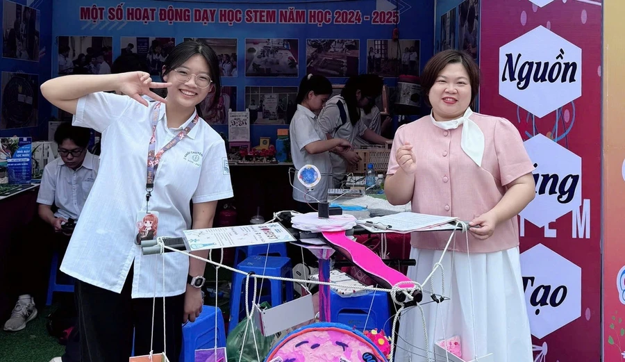 Một hoạt động dạy học STEM của cô trò Trường THPT chuyên Nguyễn Trãi (Hải Dương). Ảnh: Lan Anh