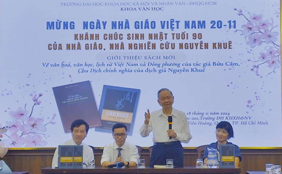 Khoa Văn học Trường Đại học Khoa học Xã hội và Nhân văn - Đại học Quốc gia TPHCM tổ chức lễ mừng ngày Nhà giáo Việt Nam 20/11 và Khánh chúc sinh nhật tuổi 90 của nhà giáo, nhà nghiên cứu Nguyễn Khuê.