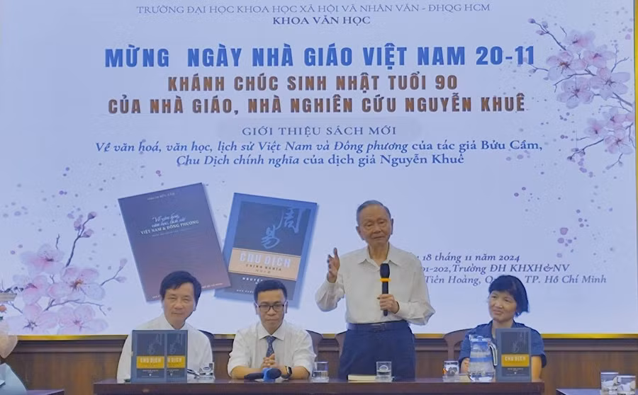 Khoa Văn học Trường Đại học Khoa học Xã hội và Nhân văn - Đại học Quốc gia TPHCM tổ chức lễ mừng ngày Nhà giáo Việt Nam 20/11 và Khánh chúc sinh nhật tuổi 90 của nhà giáo, nhà nghiên cứu Nguyễn Khuê.
