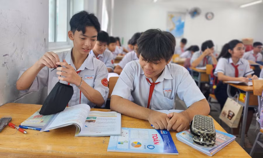 Tiết học của học sinh Trường THCS Vân Đồn (Quận 4). Ảnh: QN