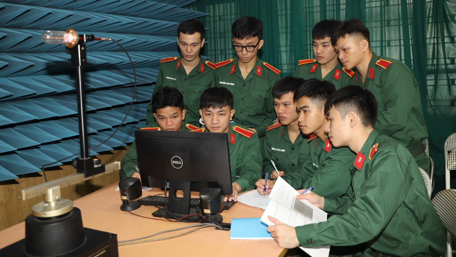 Sinh viên Học viện Kỹ thuật Quân sự. Ảnh: NTCC