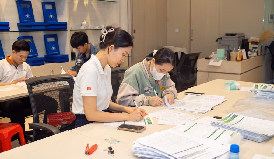 Sinh viên tham gia chương trình bảo lãnh vay, hỗ trợ lãi suất dành cho sinh viên Trường Đại học Bách khoa (Đại học Quốc gia TPHCM). Ảnh: Lê Nam