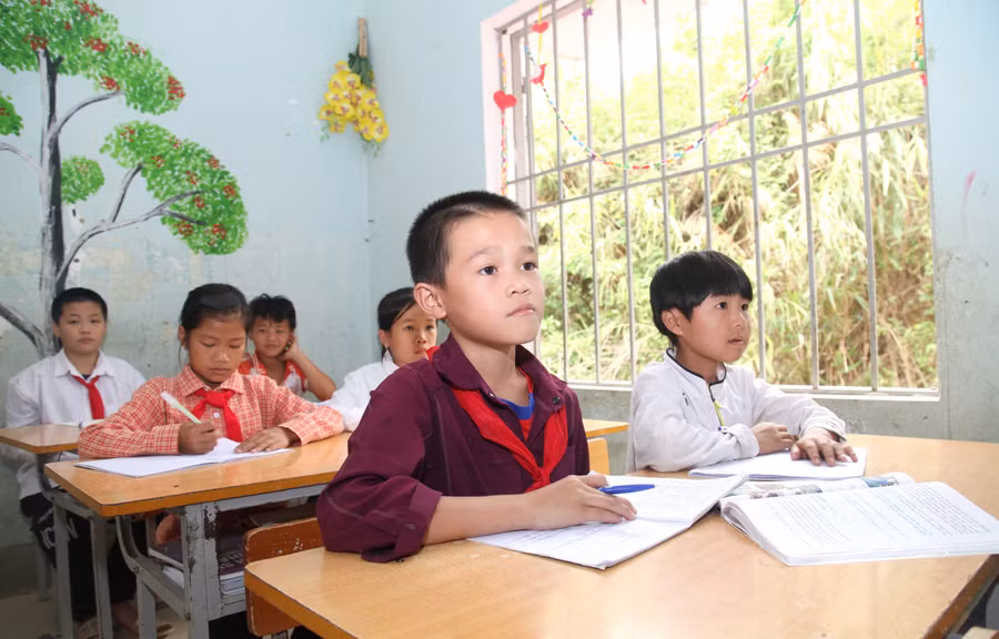 Học sinh Trường Phổ thông Dân tộc bán trú Tiểu học xã Nậm Ban, huyện Mèo Vạc (Hà Giang). Ảnh: Nguyễn Lâm