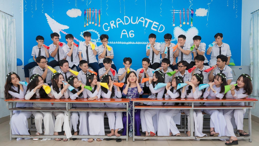 Đứng trước ngã rẽ quan trọng của cuộc đời ai mà chẳng hồi hộp, lo lắng xen lẫn với niềm hy vọng. Ảnh: Ngân Kim.