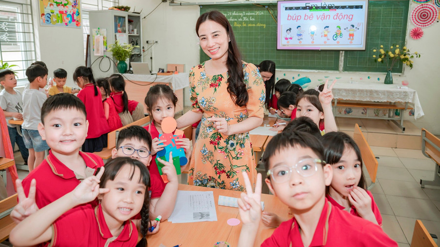 Cô trò Trường Tiểu học Vĩnh Hưng (Vĩnh Hưng, Hà Nội).