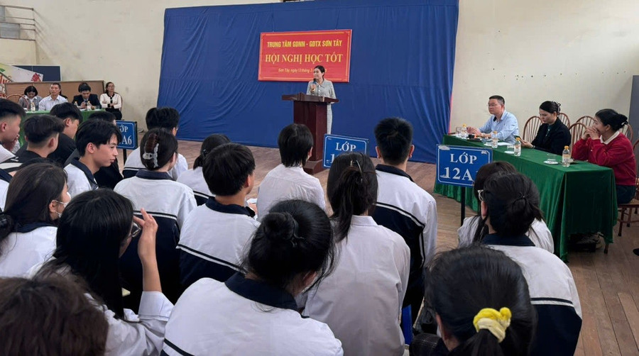 Trung tâm GDNN-GDTX thị xã Sơn Tây (Hà Nội) tổ chức Hội nghị học tốt. Ảnh: NTCC ho-tro-hoc-vien-ve-dich-thanh-cong1.jpg