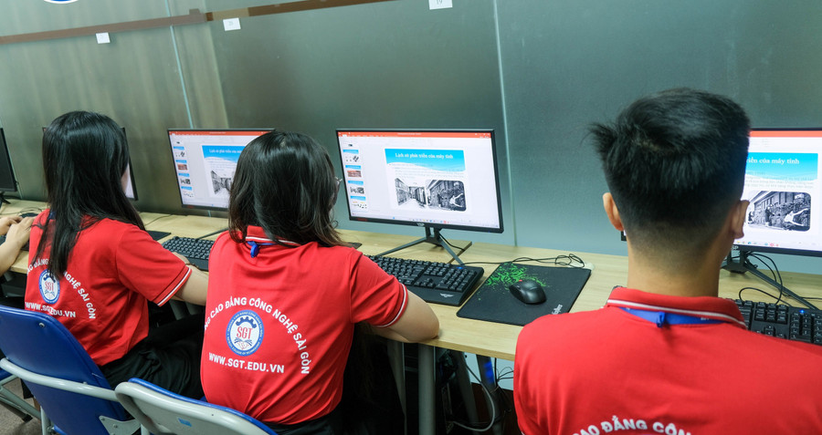 Sinh viên ngành Thương mại điện tử, Trường Cao đẳng Công nghệ Sài Gòn. Ảnh: Lâm Ngọc