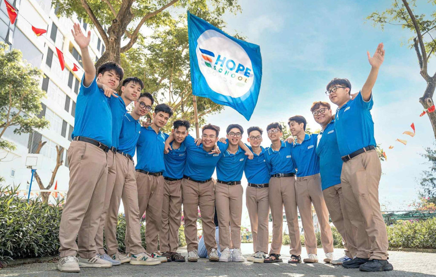 Học sinh lớp 12 Trường Nội trú Hy vọng (Đà Nẵng) tự tin trước ngày dự thi tốt nghiệp THPT năm 2025. Ảnh: Hope cung cấp thi-sinh-mo-coi-3.jpg